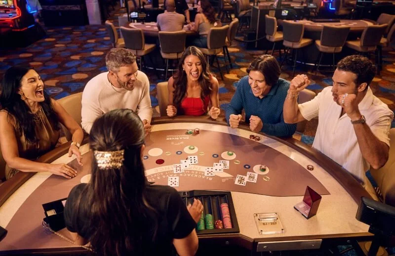 Ambiente de casino con luces cristalinas